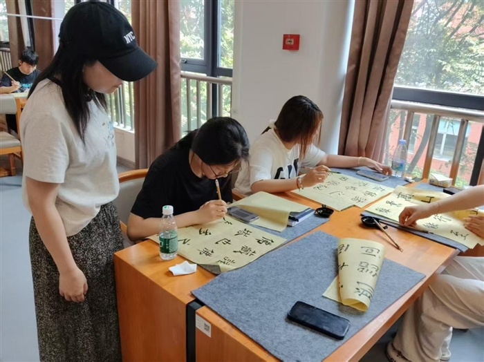 墨韵活字 匠心传续——瑞安学院梨木活字非遗美育工作室开展活字体验活动
