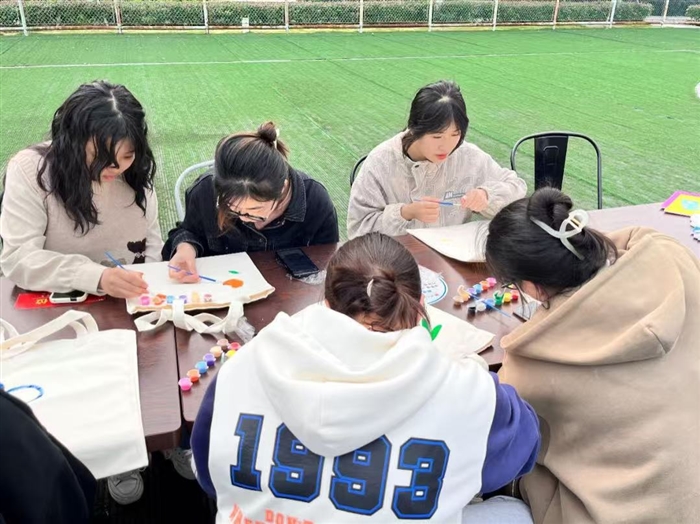 以“艺”启心，为爱导航——构建全方位“育心”体系