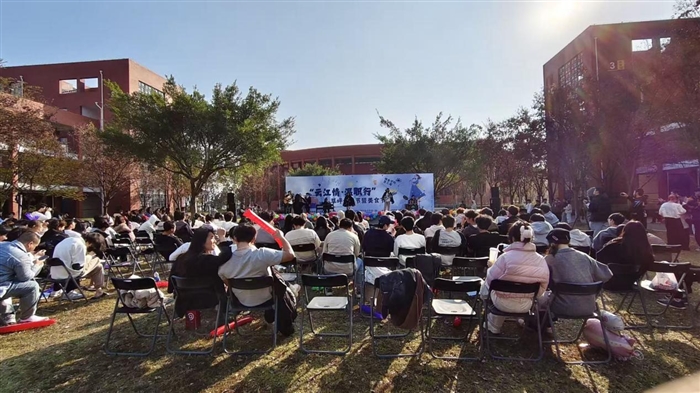 以美育人培根铸魂，五育并举擘画青春——瑞安学院举办第三届“云江情，温职行”草坪音乐节暨新生美育第一课