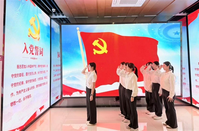 从长征红星到五星红旗：瑞安学院把青春思政课搬到国旗教育馆